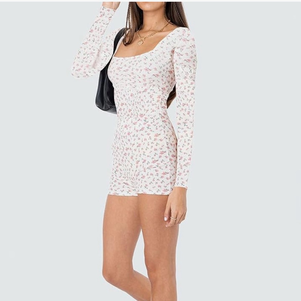 Qiylii Y2k Long Sleeve One
Visit Piece Bodysuit Square Necklace